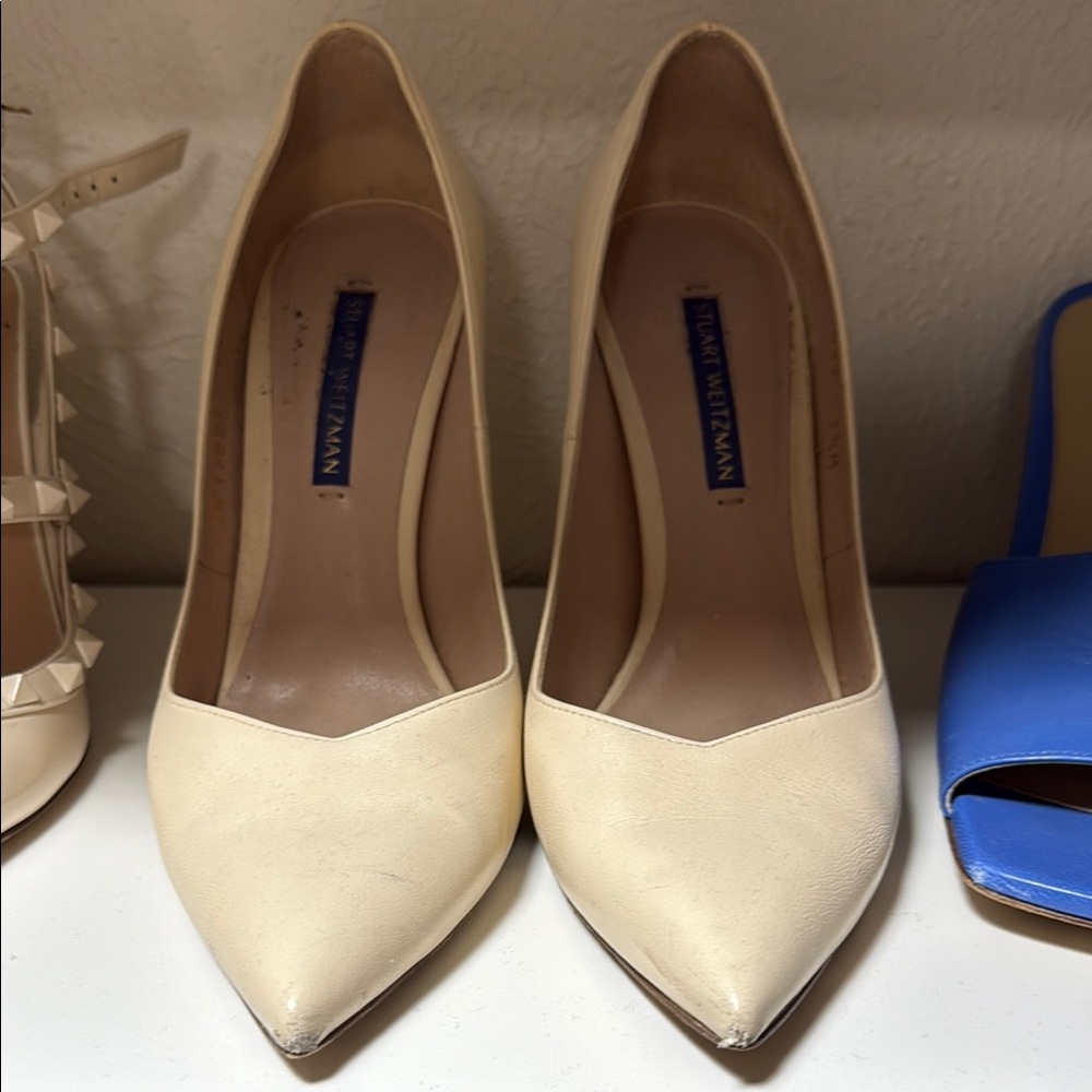Stuart Weitzman Cream Pumps